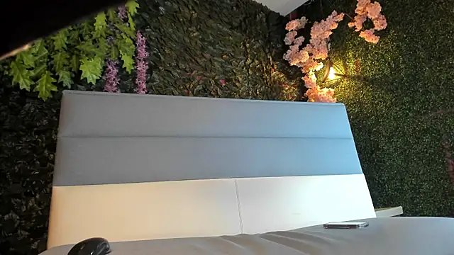 Snapshot of Novi_rosse chatting on 02-14-25, 11:53 Novi rosse online show from 02-14-25, 11:53