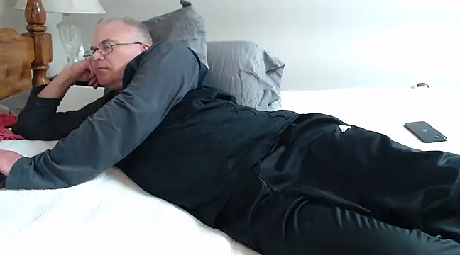 Snapshot of JaySloan chatting on 03-09-25, 04:33 JaySloan online show from 03-09-25, 04:33