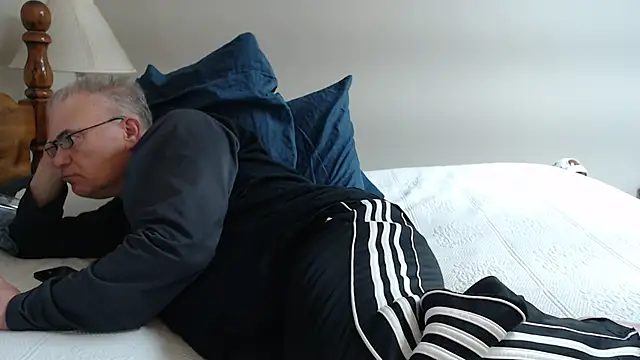 Snapshot of JaySloan chatting on 02-17-25, 02:38 JaySloan online show from 02-17-25, 02:38