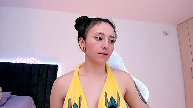 Snapshot of liaqueen610 chatting on 03-11-25, 05:02 liaqueen610 online show from 03-11-25, 05:02