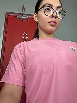 Snapshot of zui_lu chatting on 03-16-25, 05:03 zui lu online show from 03-16-25, 05:03