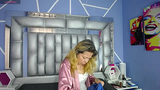 sophia ny online show from 09-12-25, 01:33