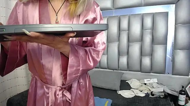 sophia ny online show from 03-01-25, 01:32