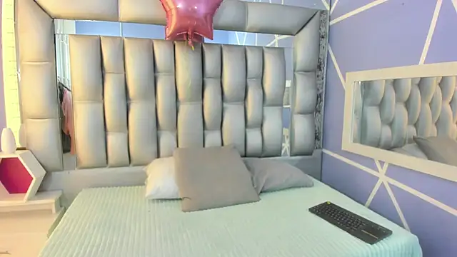 sophia ny online show from 11-26-25, 01:44