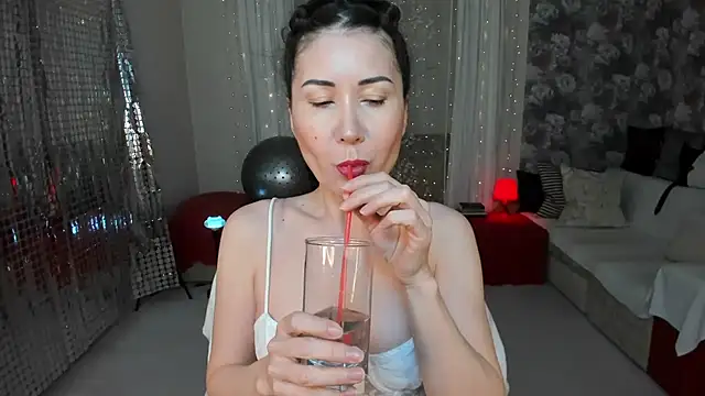 Snapshot of KarinaSweeety chatting on 02-12-26, 01:00 KarinaSweeety online show from 02-12-26, 01:00