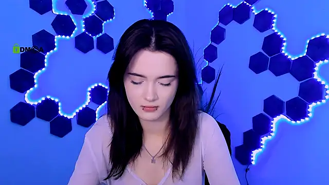 liana kisses online show from 03-14-26, 08:15