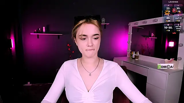 Snapshot of liana_kisses chatting on 03-08-25, 08:14 liana kisses online show from 03-08-25, 08:14