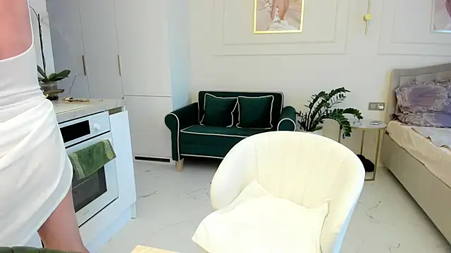Jolie Ozolla online show from 10-15-25, 12:57