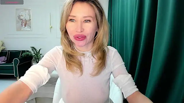 Jolie Ozolla online show from 02-18-25, 01:33