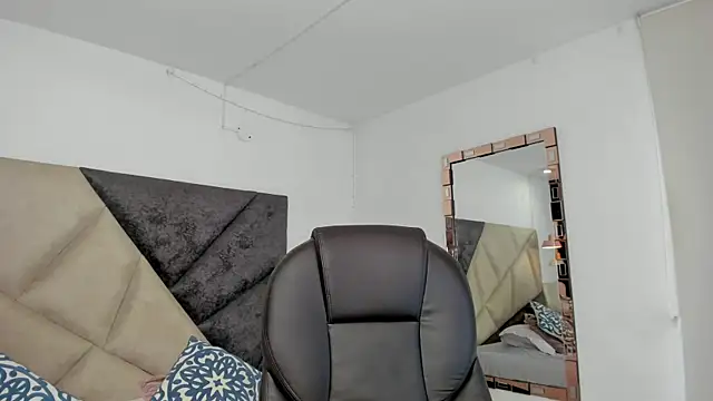BarbaraKnox  online show from 07-11-26, 05:57