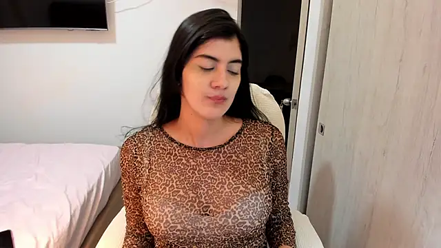 misstoya online show from 11-10-25, 10:37