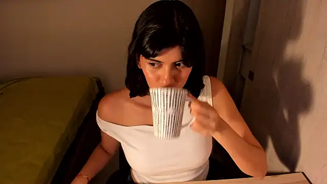 Snapshot of misstoya chatting on 06-10-26, 01:07 misstoya online show from 06-10-26, 01:07