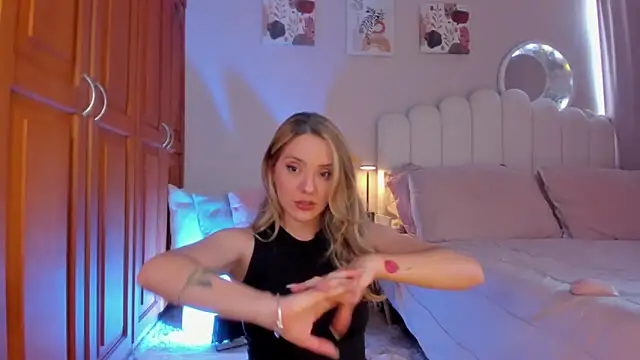 martinaaricci online show from 03-03-26, 04:47