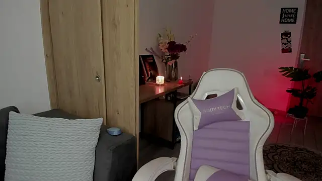 Snapshot of pamela__mar chatting on 10-29-25, 05:45 pamela mar online show from 10-29-25, 05:45