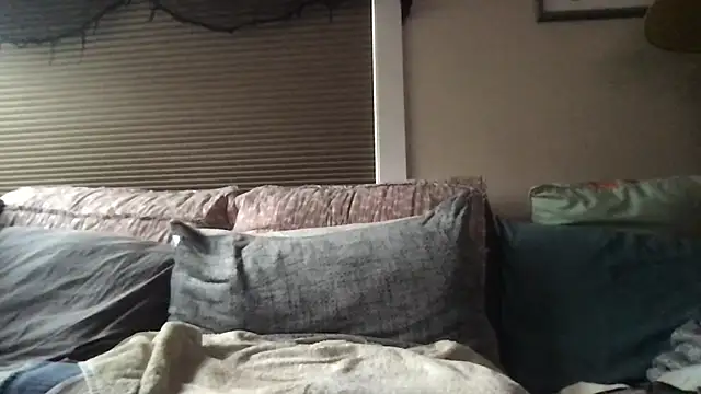 cliveokanagan24 online show from 10-20-25, 03:23