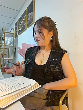 Snapshot of Efangfang chatting on 02-04-26, 10:43 Efangfang online show from 02-04-26, 10:43