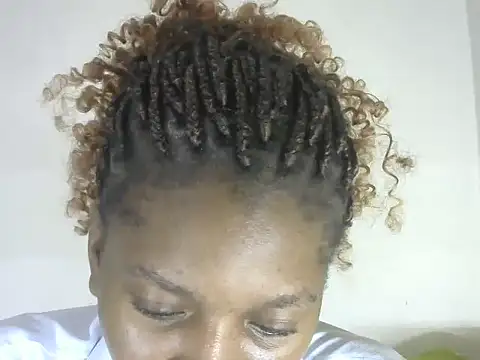 Pretty-emmie online show from 10-12-25, 04:19