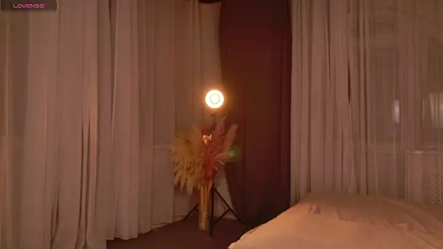 EmiliaDreams online show from 11-06-25, 04:33