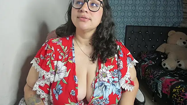 Snapshot of Imluna93 chatting on 09-23-25, 05:47 Imluna93 online show from 09-23-25, 05:47