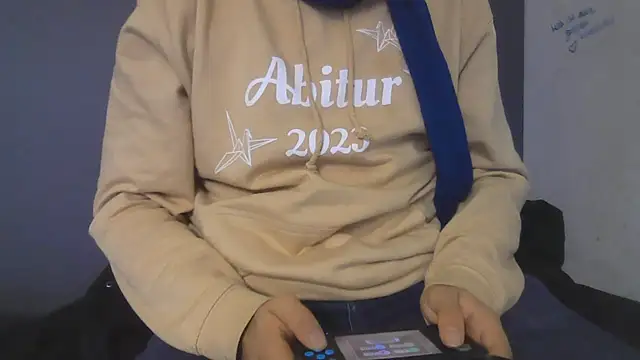 HornyBoy  2004 online show from 12-17-25, 07:46