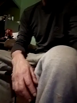 Snapshot of Bigloggz chatting on 01-12-26, 03:24 Bigloggz online show from 01-12-26, 03:24