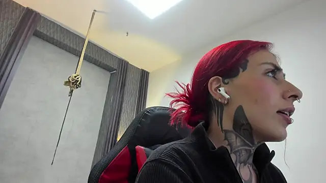 selene red  online show from 06-15-26, 01:39