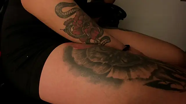 selene red  online show from 10-17-25, 01:46