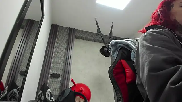 selene red  online show from 02-10-26, 12:31