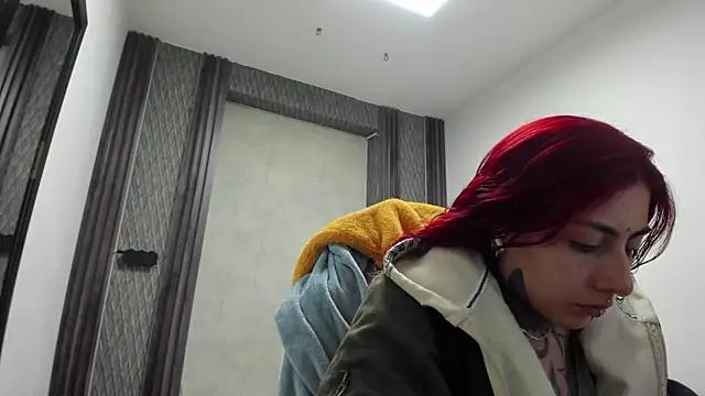 selene red  online show from 04-10-26, 12:50