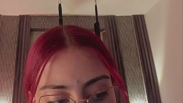 selene red  online show from 12-13-25, 08:04