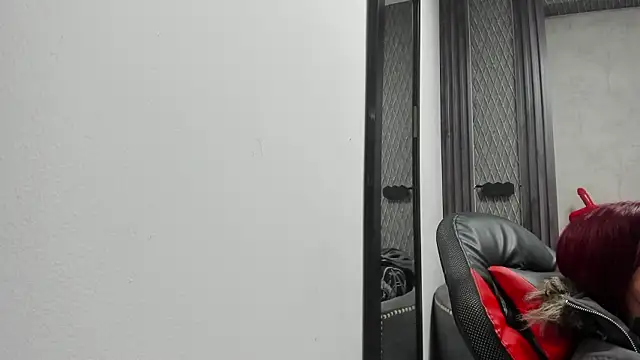 selene red  online show from 02-05-26, 12:39