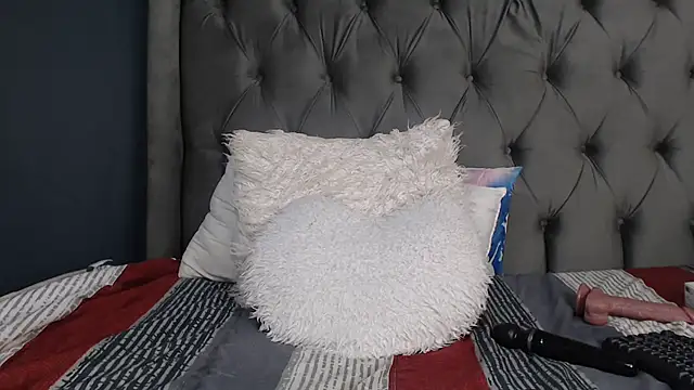 LOYAL SASHA online show from 12-22-25, 11:05