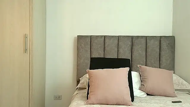 karina lewis  online show from 02-05-26, 03:57