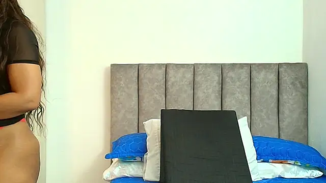 karina lewis  online show from 12-01-25, 04:02