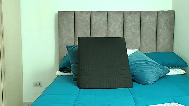 karina lewis  online show from 04-09-26, 04:58