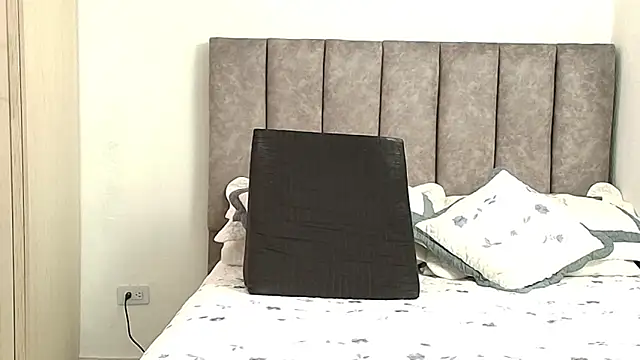 karina lewis  online show from 07-19-26, 06:00