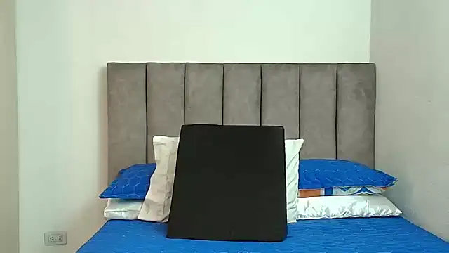 karina lewis  online show from 11-26-25, 04:01