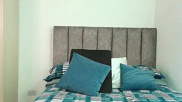 karina lewis  online show from 02-25-26, 04:23