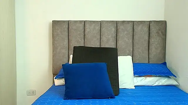 karina lewis  online show from 11-05-25, 03:53