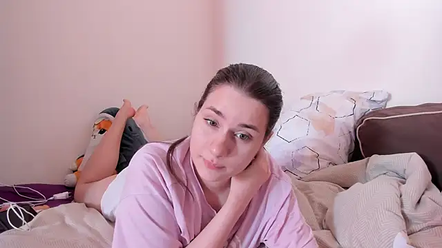 Snapshot of LunaWines chatting on 03-21-26, 11:25 LunaWines online show from 03-21-26, 11:25