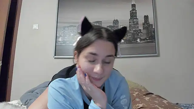 Snapshot of LunaWines chatting on 09-14-25, 07:03 LunaWines online show from 09-14-25, 07:03