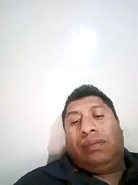 Snapshot of Riatatuil chatting on 11-18-25, 09:40 Riatatuil online show from 11-18-25, 09:40