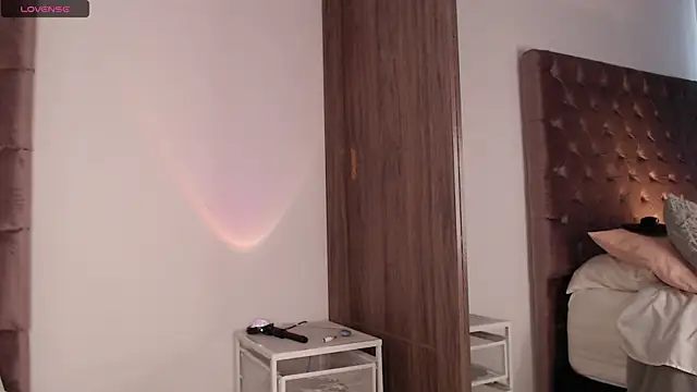 Roussmariehenao online show from 11-05-25, 01:36