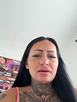 Snapshot of Mia-Roux chatting on 03-16-26, 12:42 Mia-Roux online show from 03-16-26, 12:42