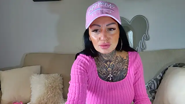 Snapshot of Mia-Roux chatting on 03-21-26, 12:53 Mia-Roux online show from 03-21-26, 12:53