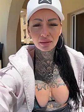 Snapshot of Mia-Roux chatting on 03-22-26, 09:55 Mia-Roux online show from 03-22-26, 09:55