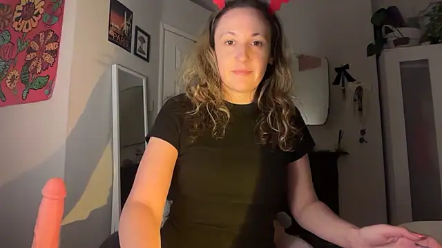 Snapshot of Littlelolo60 chatting on 02-06-26, 06:48 Littlelolo60 online show from 02-06-26, 06:48