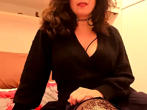 Snapshot of Evademarville chatting on 12-22-24, 04:27 Evademarville online show from 12-22-24, 04:27