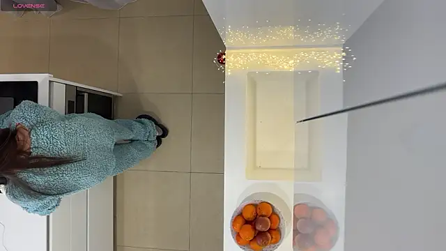 Snapshot of Mika_Miller chatting on 12-20-24, 09:39 Mika Miller online show from 12-20-24, 09:39