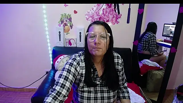 Snapshot of Victoria_Red01 chatting on 12-28-24, 12:56 Victoria Red01 online show from 12-28-24, 12:56